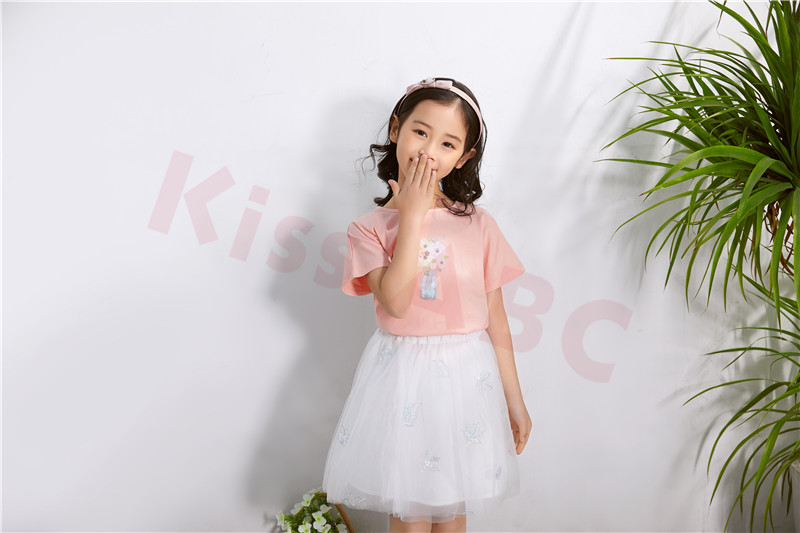 kiss abc童装童鞋卖得好 消费者排队抢购